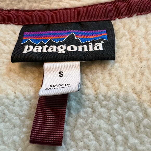 Patagonia w’s 3/4 zip synchilla. Offwht w/ olive trim&wine zip tab.Medium weight - Picture 7 of 8